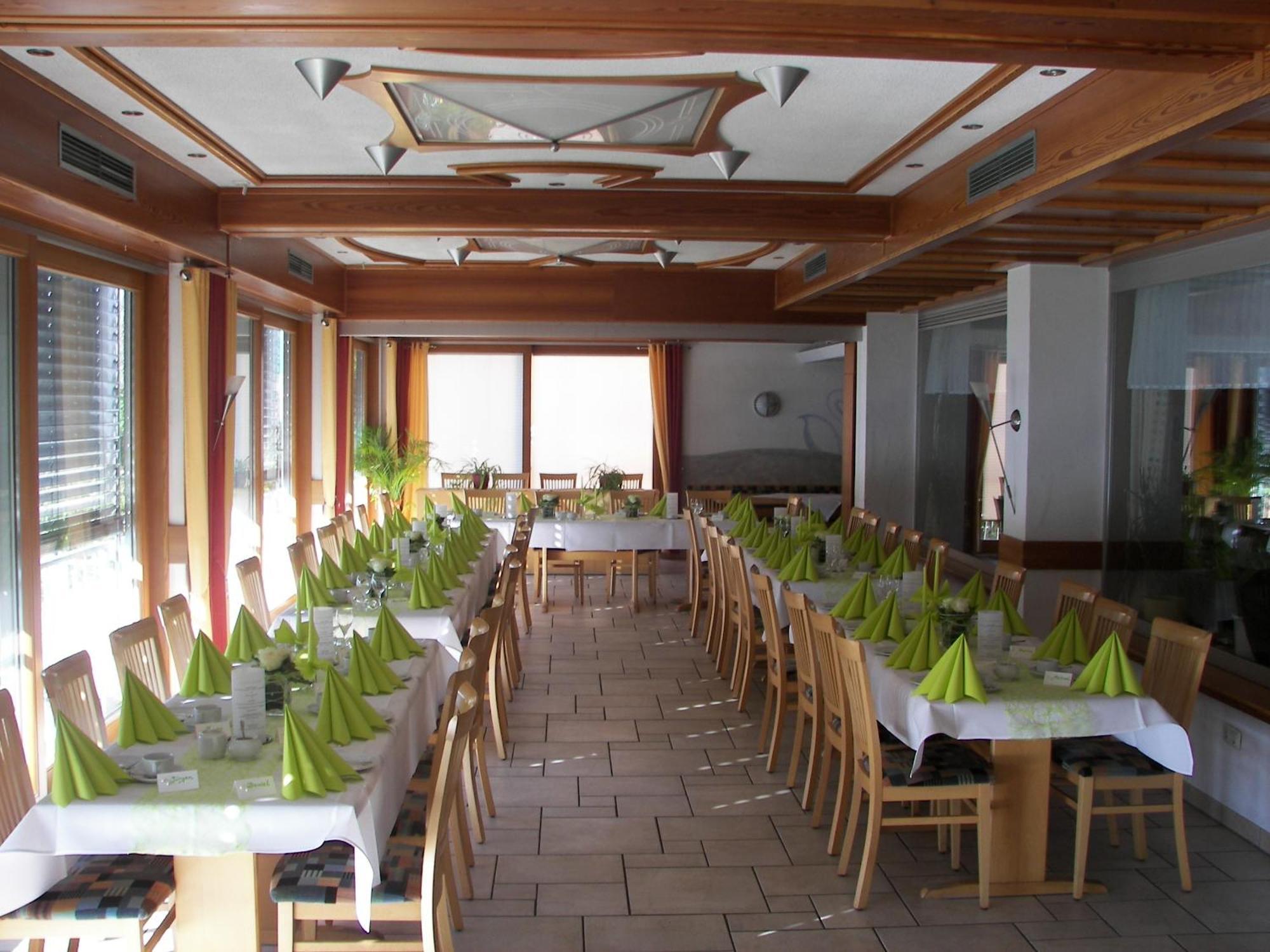 Gasthof Zum Schwanen Kleinostheim Exterior photo